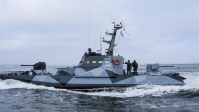 Armada kecil Ukraina menggunakan taktik era PD I untuk membingungkan musuhnya menjadi judul yang unik