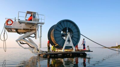 Meta Kabarnya Akan Membangun Kabel Bawah Laut Senilai $10 Miliar yang Melingkari Bumi