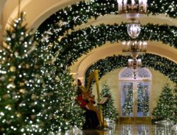 Menampilkan Dekorasi Natal Terakhir Jill Biden di Gedung Putih sebagai Ibu Negara