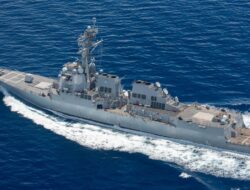 Kapal perusak Angkatan Laut AS Diserang Rudal 3 Kali dalam 3 Bulan oleh Houthi