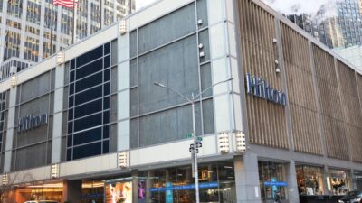 CEO UnitedHealthcare, Brian Thompson, Tewas Ditembak di Depan Hotel di NYC