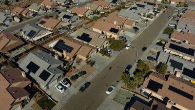 Top 20 Kabupaten di AS di mana perusahaan asuransi rumah besar paling cepat mengeluarkan pelanggan mereka