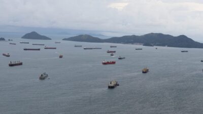 Trump Ancam Mengambil Alih Kendali Terusan Panama Sambil Mengutuk Biaya ‘Rip-off’ yang Merugikan