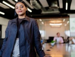 Menata Arti Sukses di Dunia Nyata: Pengalaman Pertama Bekerja Setelah Kuliah