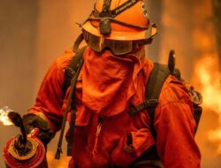 Para Narapidana di California Berjuang Melawan Kebakaran LA, Dengan Upah Hanya $1 per Jam