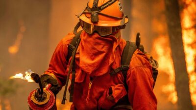 Para Narapidana di California Berjuang Melawan Kebakaran LA, Dengan Upah Hanya $1 per Jam