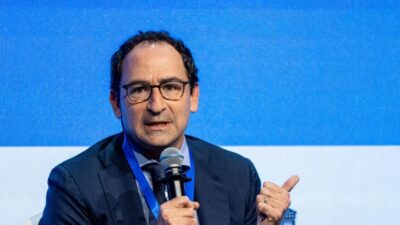 Pada Blackstone, Staf Junior Membahas Kesepakatan dengan Eksekutif Senior. ‘Menakutkan,’ Kata Jon Gray.