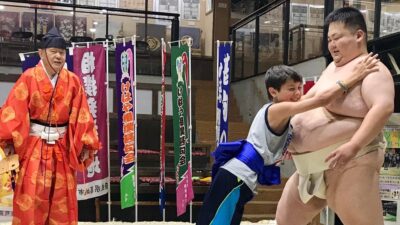 Petualangan Dunia Bersama 3 Putra di Tanah Kelahiran Sumo: Jepang yang Menjadi Favorit Mereka