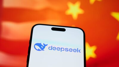 Pendiri DeepSeek dielu-elukan di China sebagai ‘pahlawan kecerdasan buatan Guangdong’ setelah pasar AS merosot menjadi gelar unik di Indonesia.