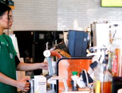 Starbucks Merampingkan Menu dengan Memangkas Sebuah Tiga Bagian Tawaran Tahun Ini!