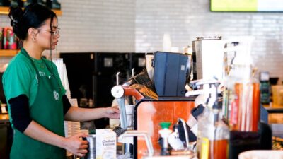 Starbucks Merampingkan Menu dengan Memangkas Sebuah Tiga Bagian Tawaran Tahun Ini!