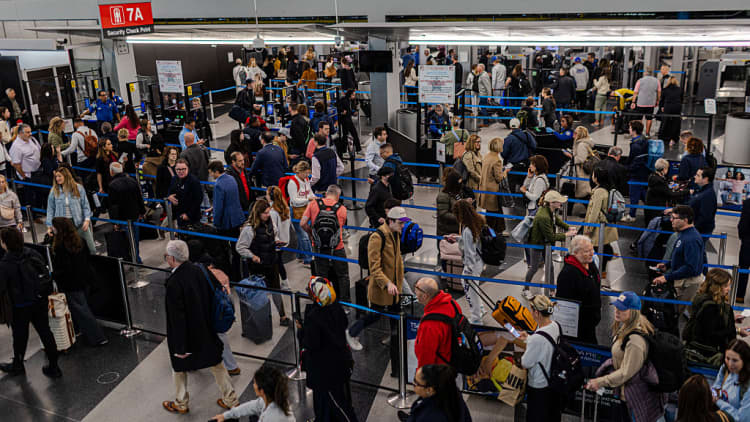 Dampak Shutdown Pemerintah Terhadap Perjalanan Udara di Amerika Serikat